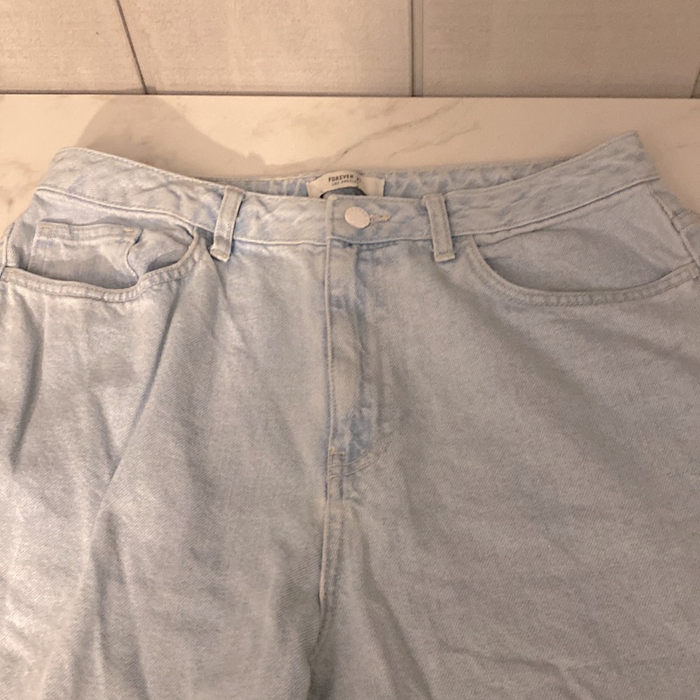 FOREVER 21 Jeans Womens 31 High Rise Mom Solid Button Fly Light Wash Blue Denim